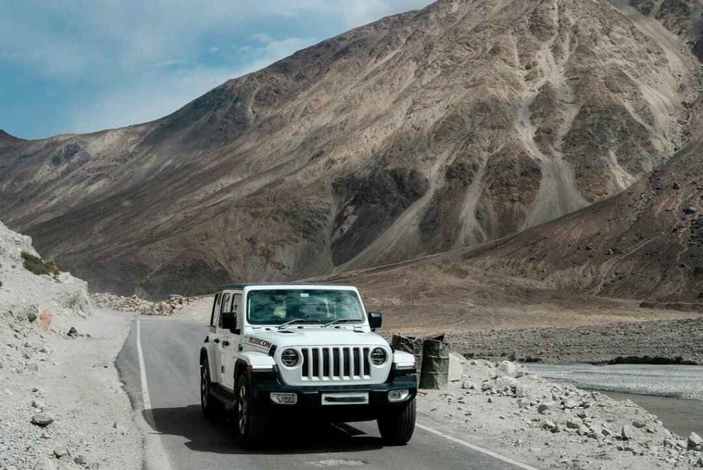 Chandigarh to Manali Taxi Service