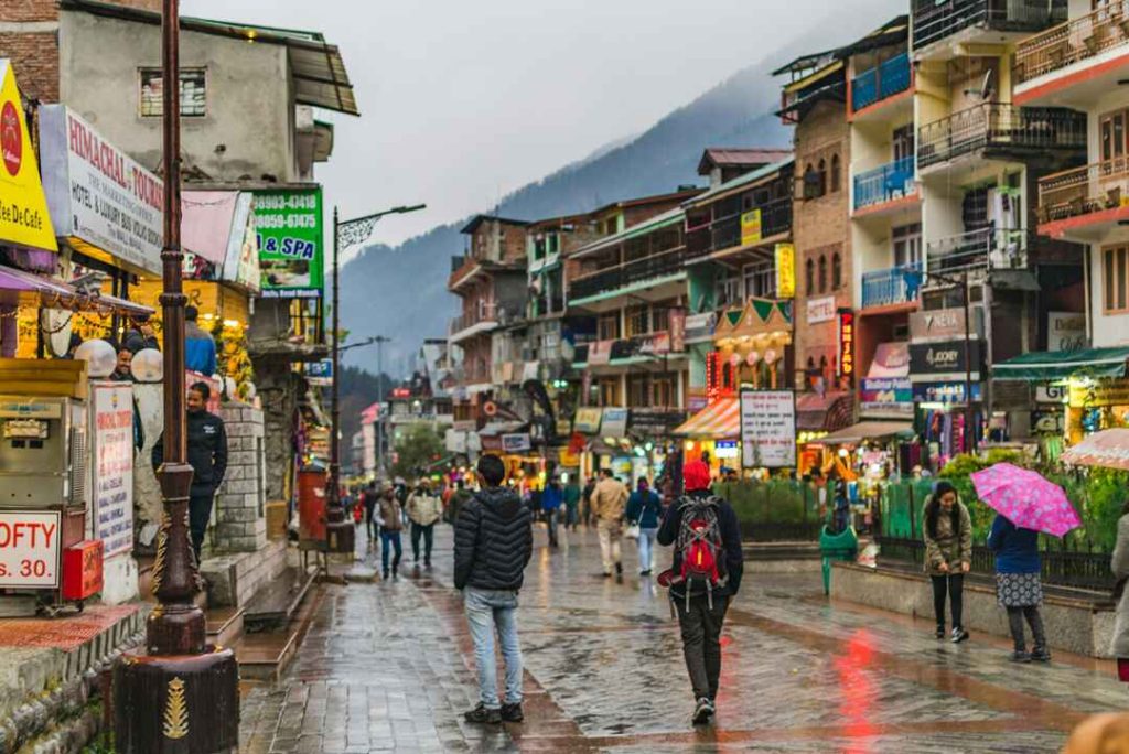 Mall Road in Manali