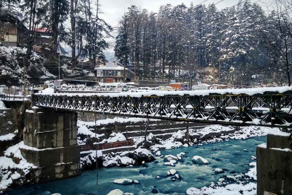 Snowfall in Manali